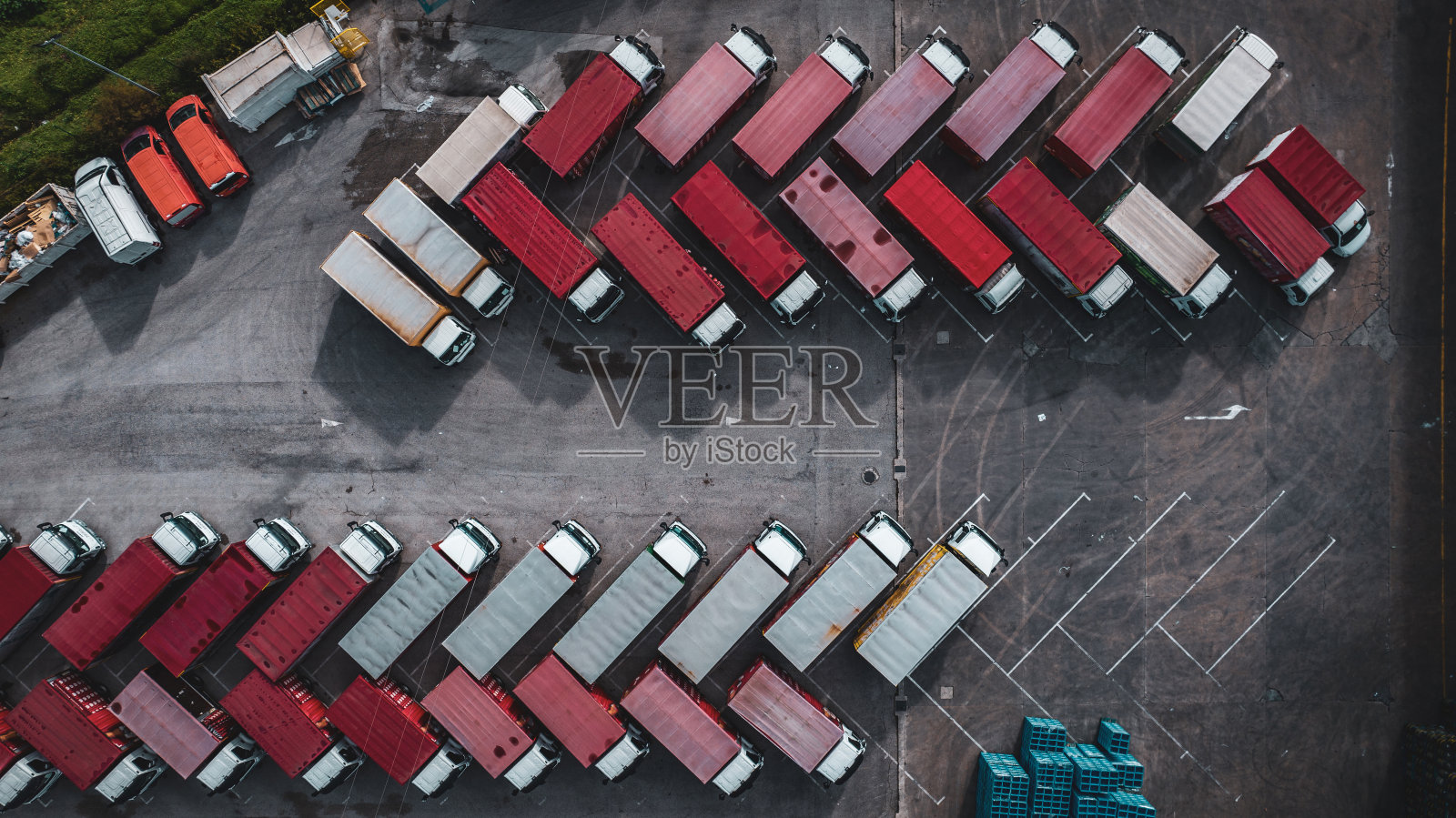 一个公园的航空图像与商业运输照片摄影图片