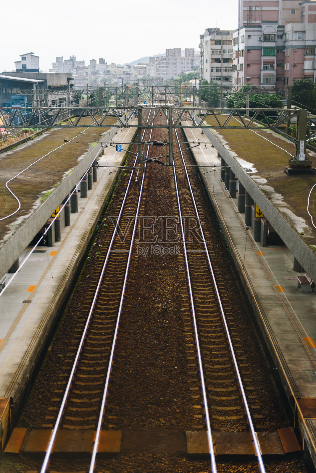 空荡荡的火车站,没有人和火车照片摄影图片