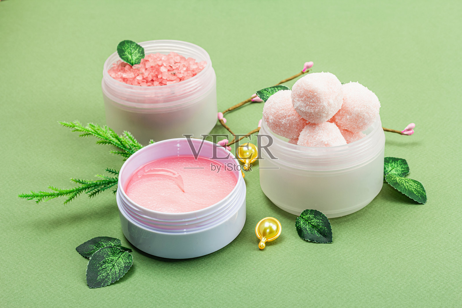 水疗的概念。天然化妆品,健康自我护理。时尚的套装,传统的食材照片摄影图片