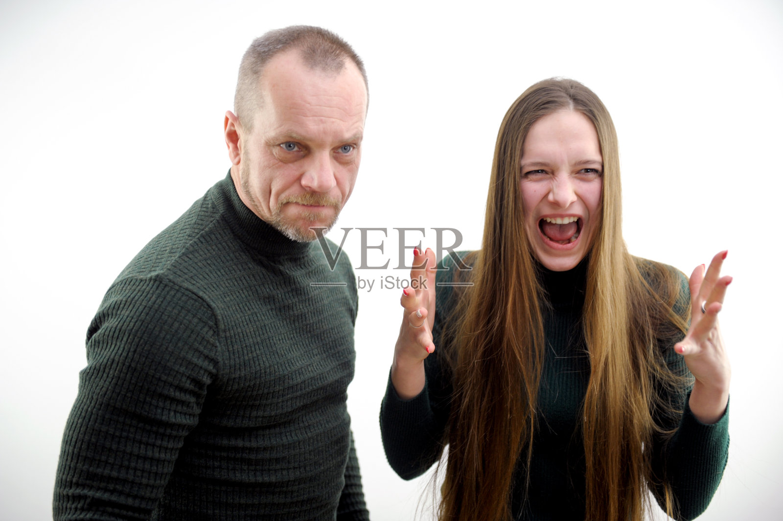 攻击,攻击,喊叫,仇恨,愤怒,愤怒的样子,男人从额头下看,女人,尖叫,哭泣,情绪化,愤怒的女人,人类的情感概念,面部表情解决方案照片摄影图片