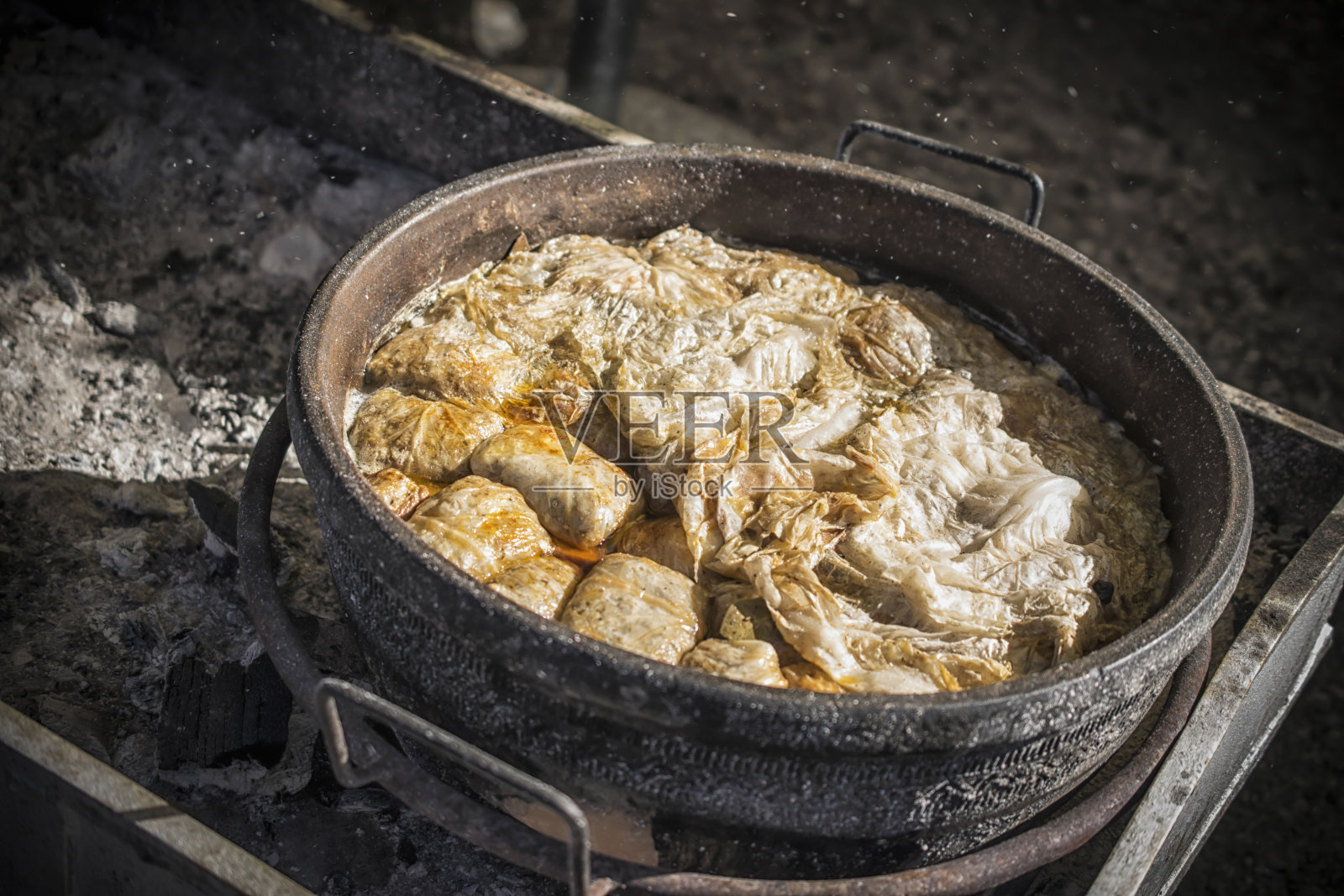 萨尔玛在一个大锅里照片摄影图片