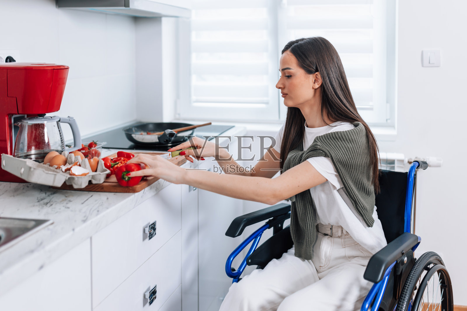 准备午餐照片摄影图片