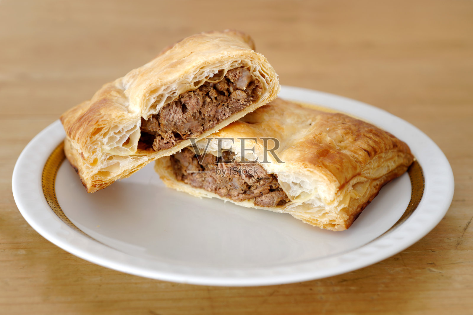 盘子里的牛排馅饼照片摄影图片