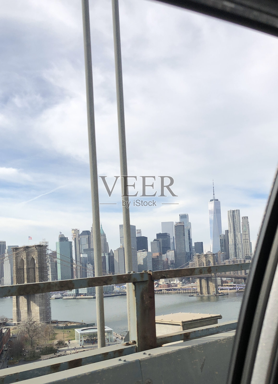 驾驶在曼哈顿桥,纽约市,纽约,美国照片摄影图片