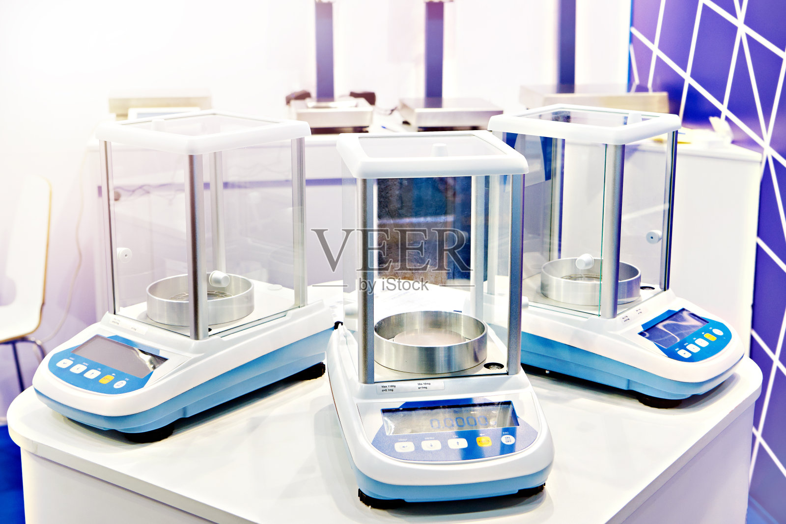 实验室用分析天平照片摄影图片