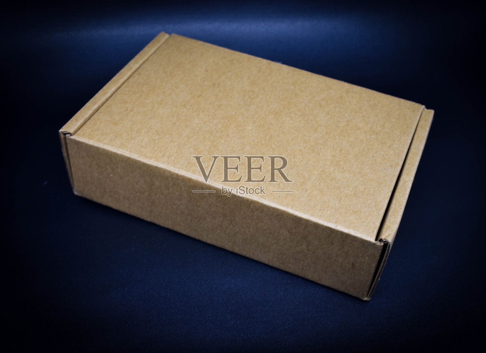 用来放产品照片的棕色空纸板照片摄影图片