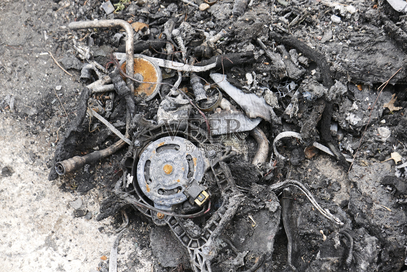 烧焦的摩托车残骸照片摄影图片