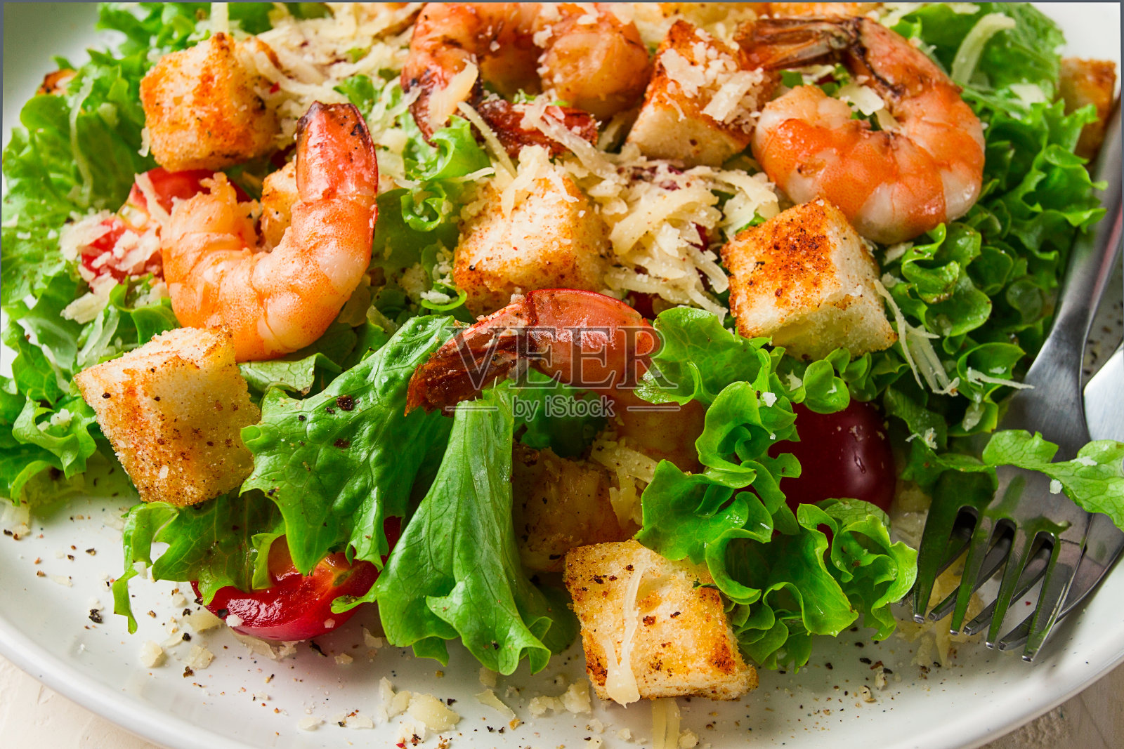 凯撒沙拉,白底虾,自制的,没有人,照片摄影图片