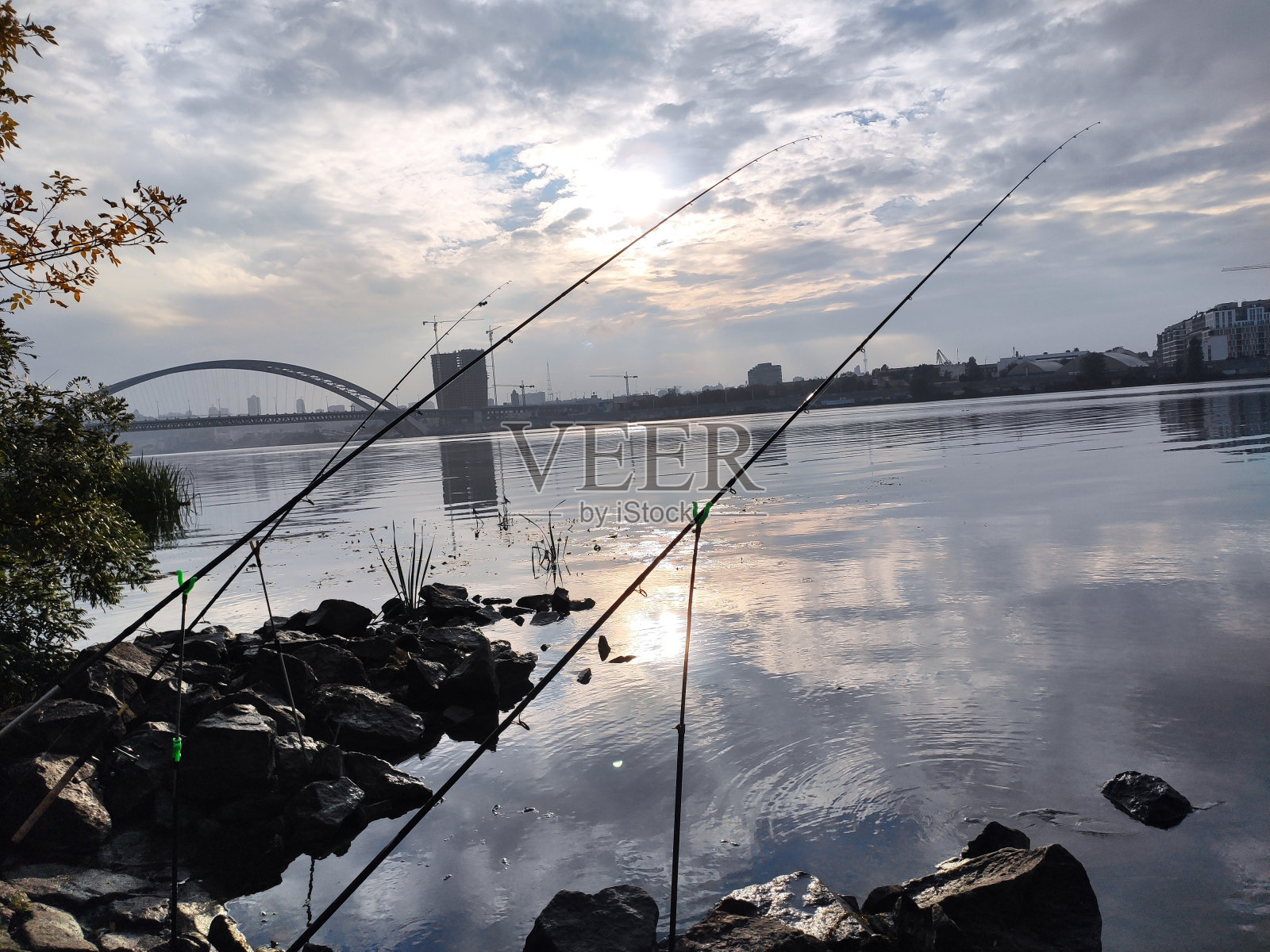 风景优美的第聂伯罗河钓鱼竿照片摄影图片