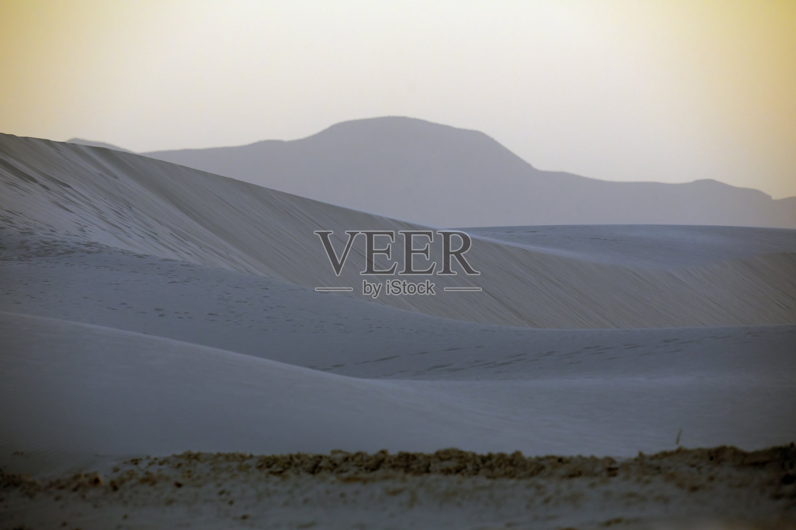 沙丘与山脉照片摄影图片