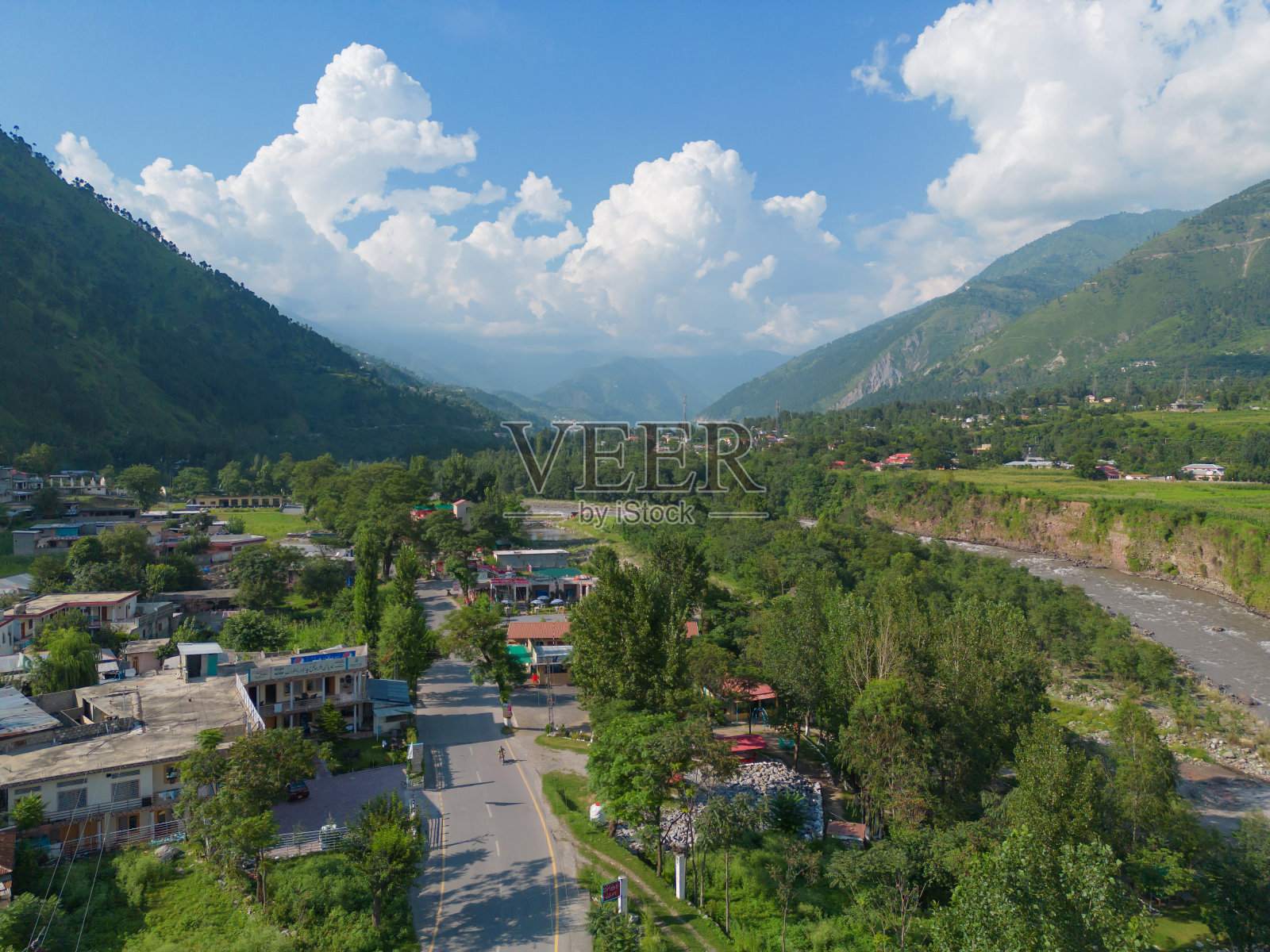 喀喇昆仑高地丘陵鸟瞰图。巴基斯坦skardui - gilgit的自然景观背景。在假期旅行。照片摄影图片