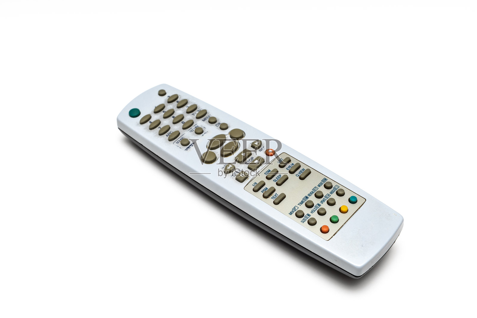 旧电视遥控器,白色背景上的脏按钮。照片摄影图片