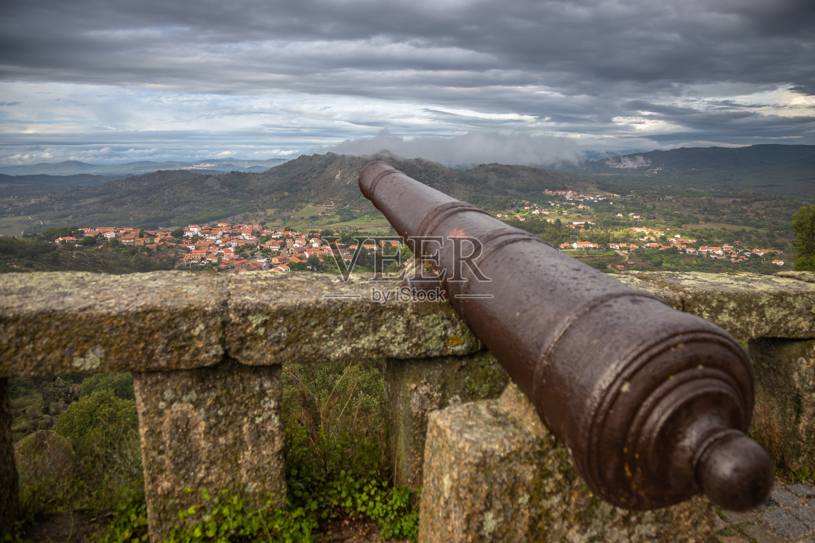 葡萄牙孟山都中世纪村庄的佳能照片摄影图片