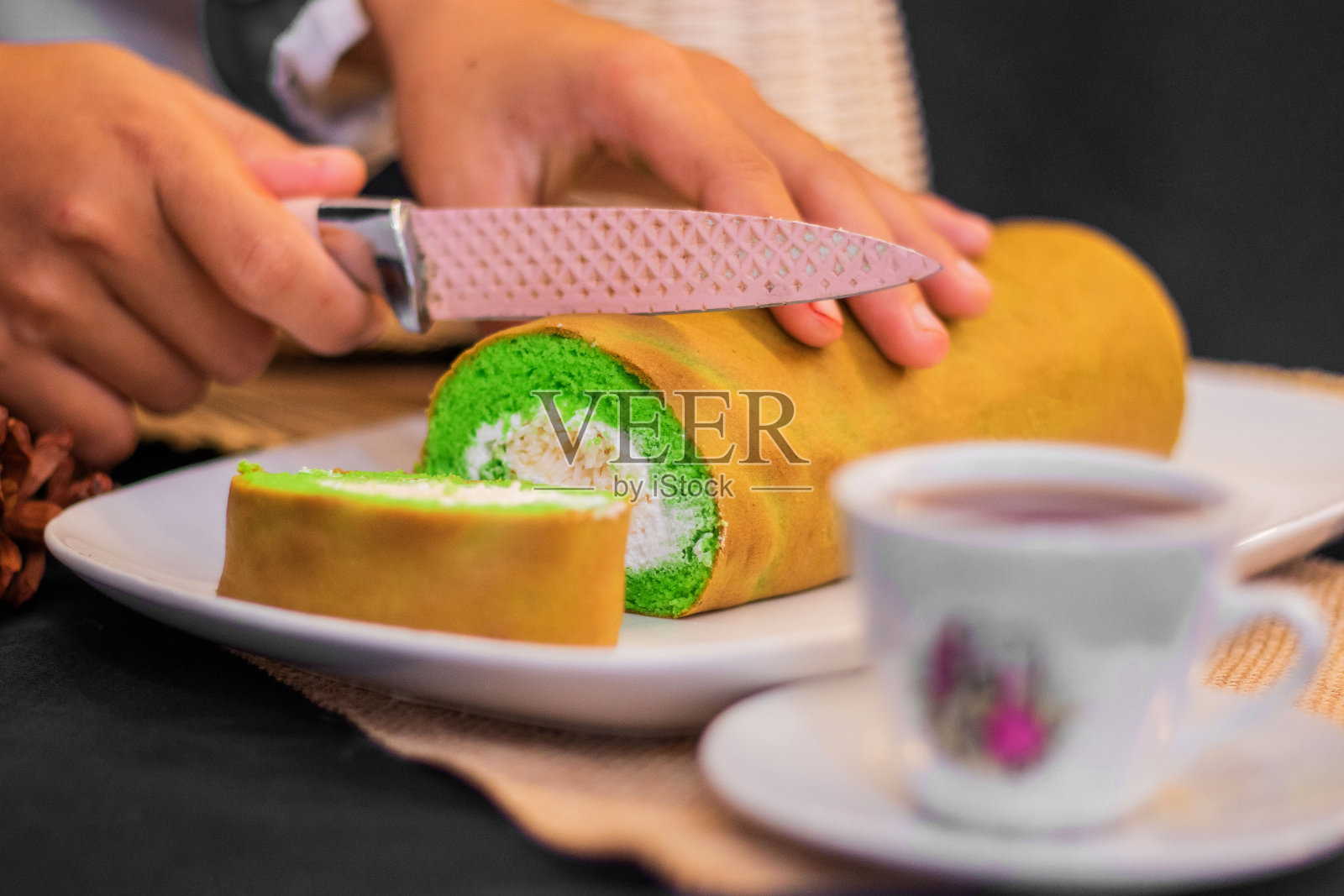 绿色瑞士卷,果冻卷,蛋糕卷,奶油卷照片摄影图片