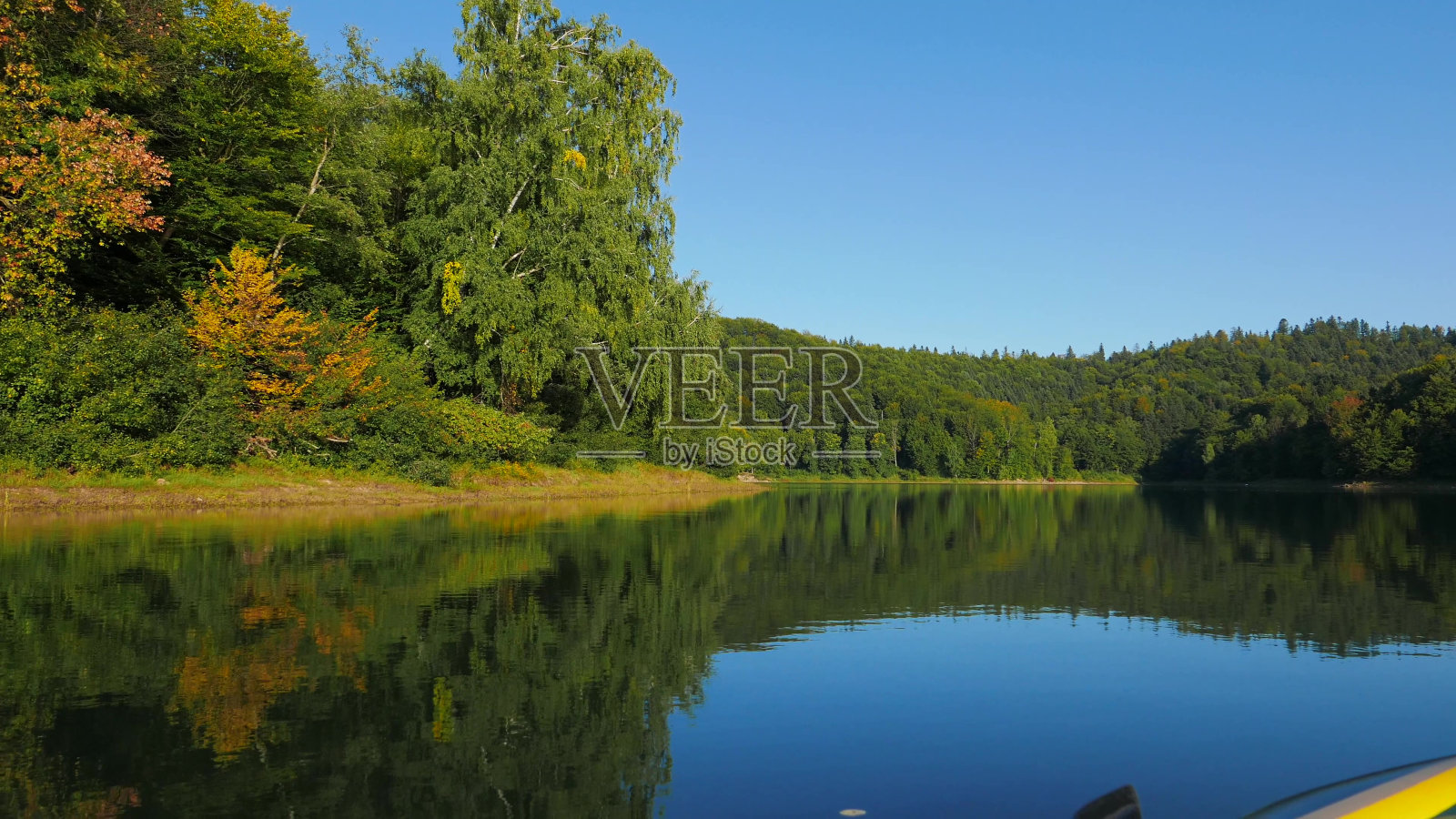 水坝和索利纳湖,比斯扎迪山脉的人工湖。波兰照片摄影图片