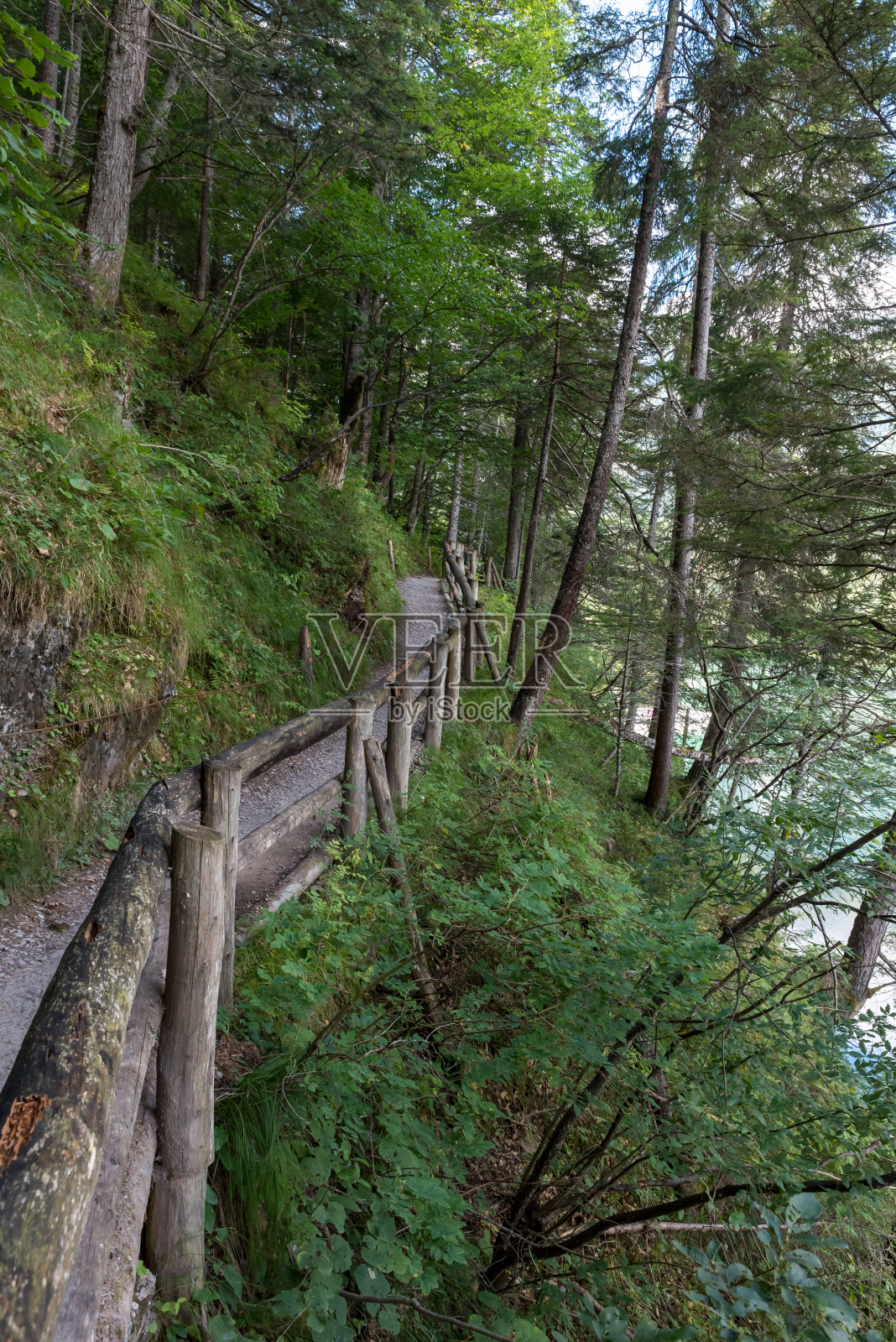 意大利上阿迪杰特伦蒂诺托维尔湖照片摄影图片