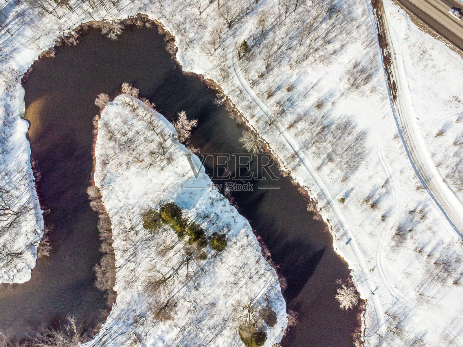 圣查尔斯河冬季的鸟瞰图照片摄影图片