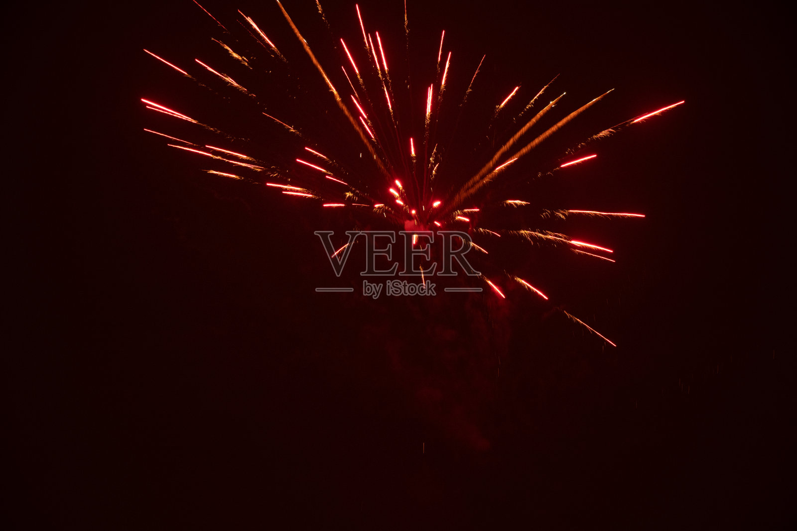 乌克兰第聂伯罗市夜空中的烟花,新年快乐照片摄影图片