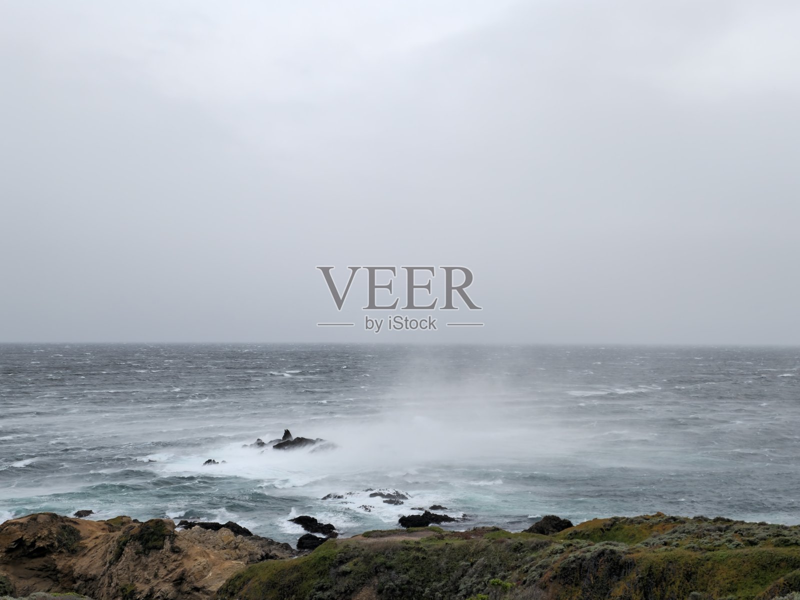 被风吹起的波浪照片摄影图片