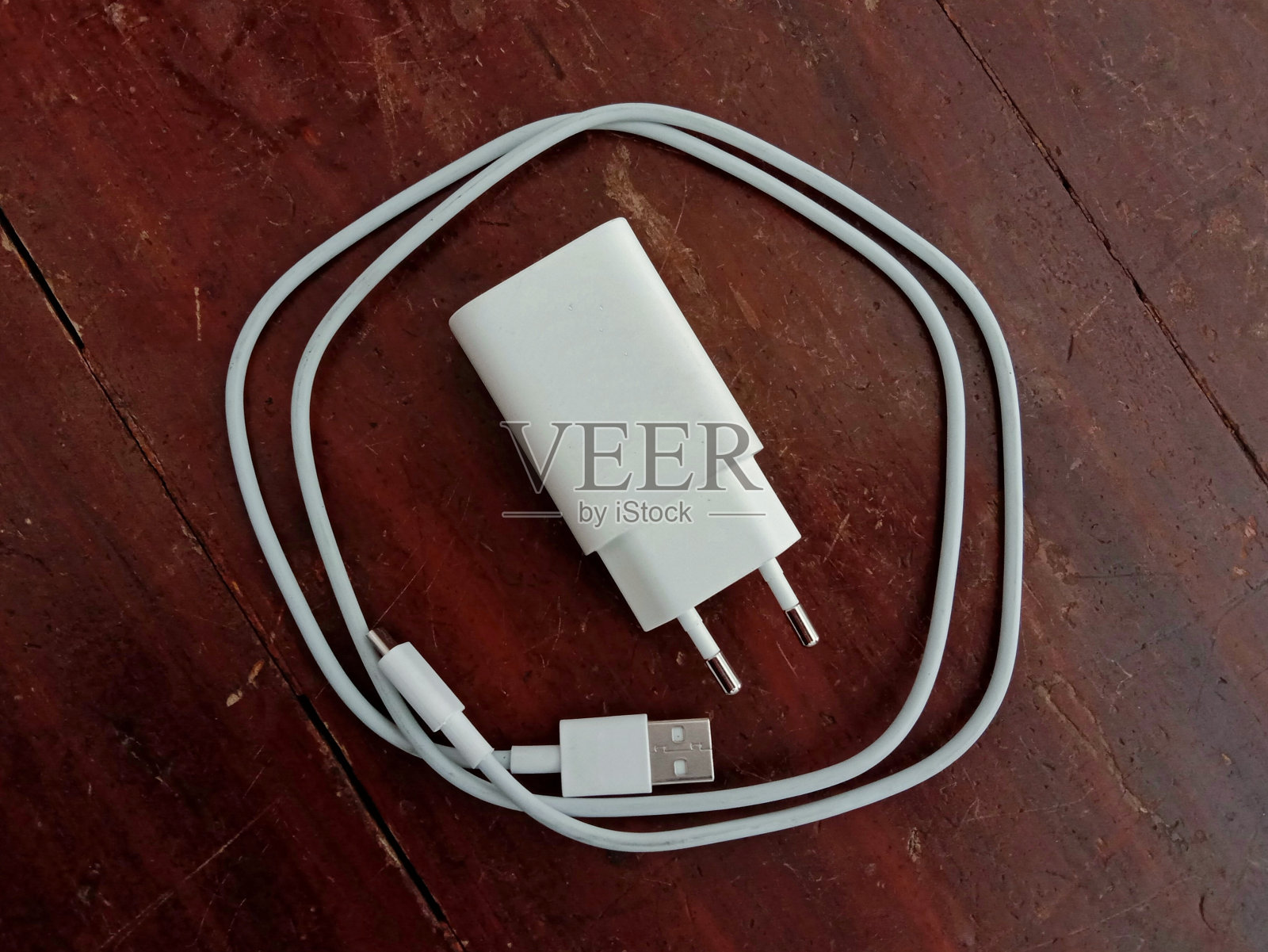 桌上充电器照片摄影图片