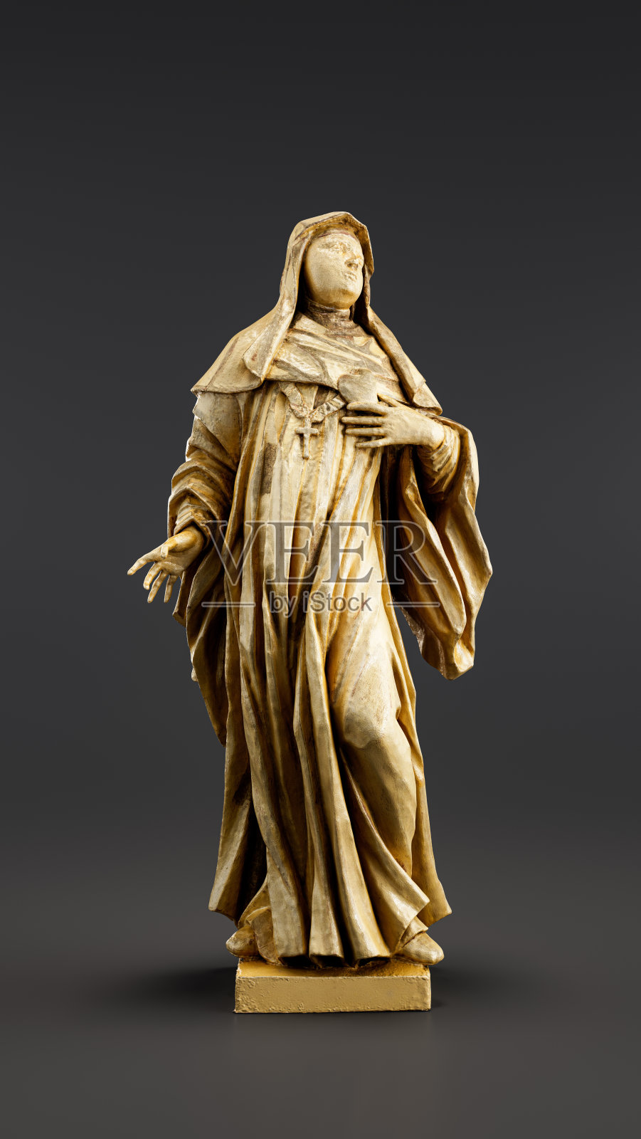 圣格特鲁德抱着耶稣心脏的雕塑,18世纪照片摄影图片