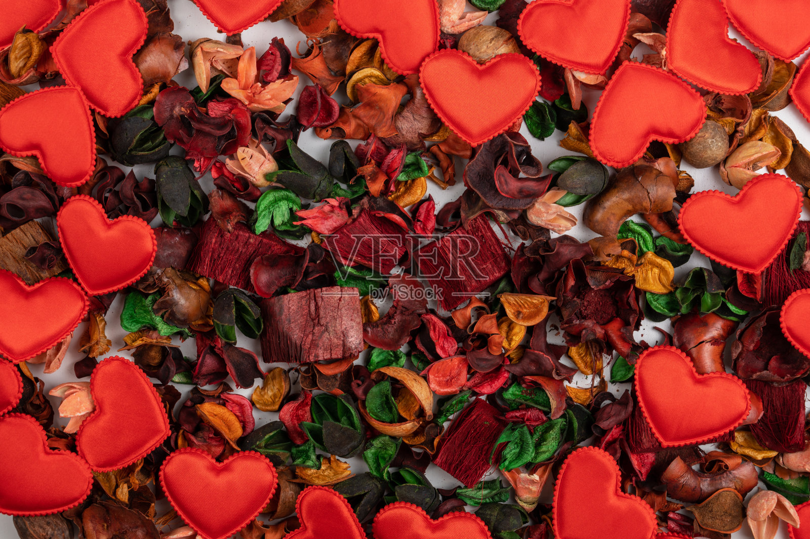 不同的干花与红心背景照片摄影图片