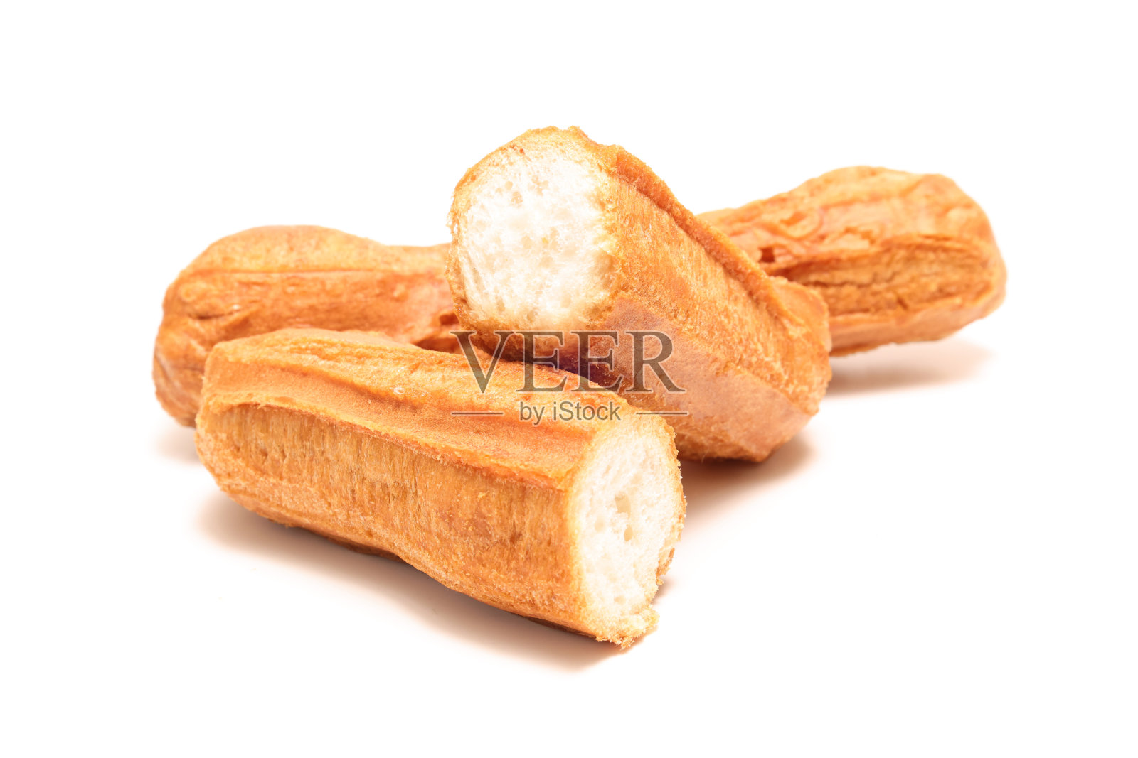 油炸,小麦面筋隔离在白色背景上。照片摄影图片