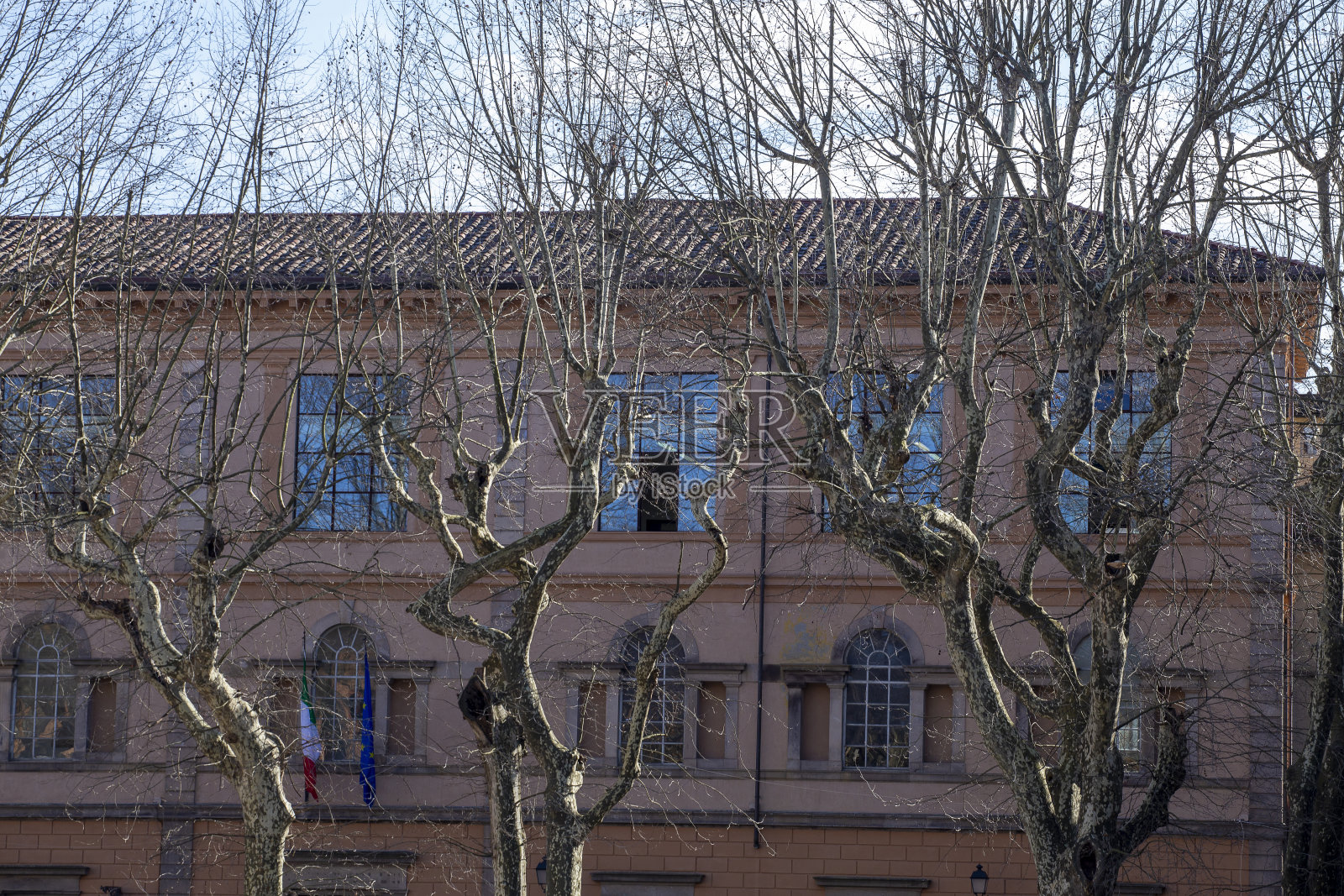 拿破仑广场上典型的意大利建筑外观。卢卡,托斯卡纳,意大利。照片摄影图片