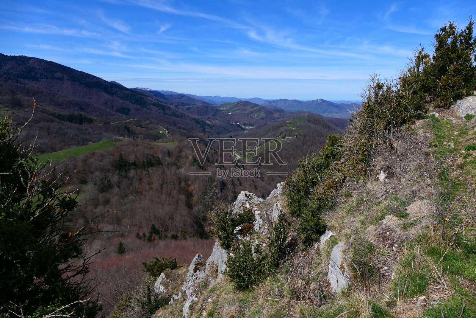 View from the Château de Montségur, a former medieval Cathar castle, now in ruins, Ariège照片摄影图片