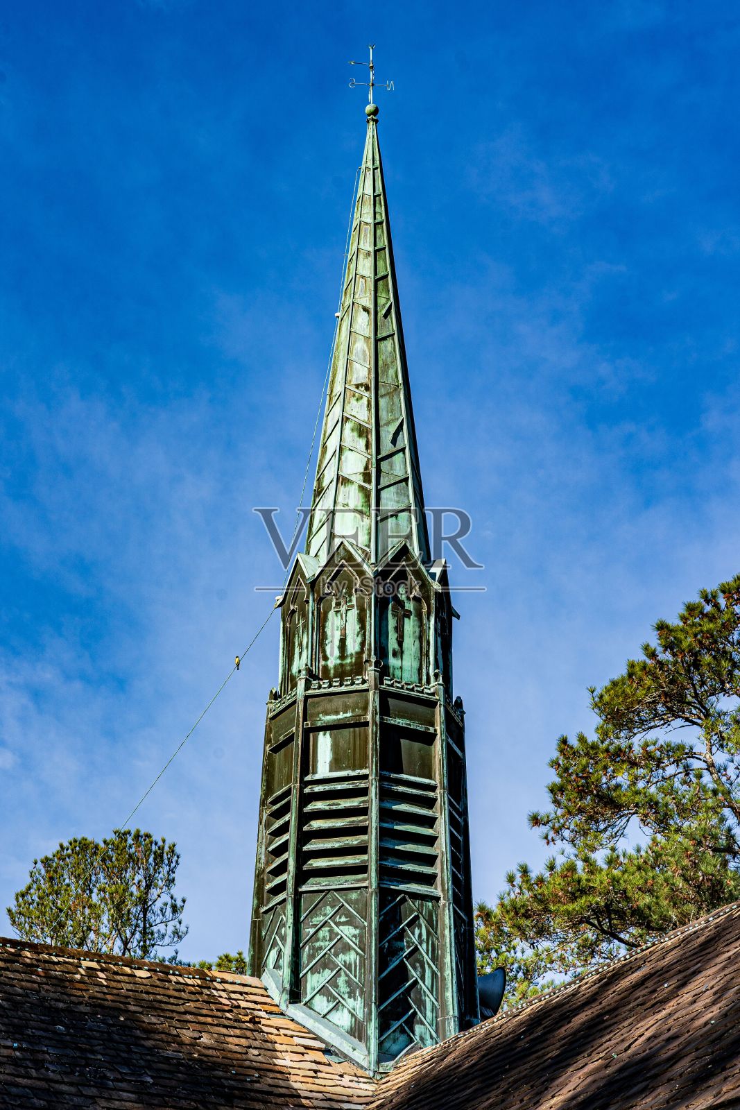 贝里学院弗罗斯特纪念教堂尖塔的垂直镜头照片摄影图片