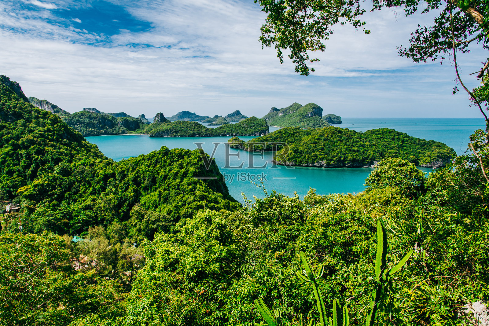 在明亮的天空下,昂通国家公园的美景照片摄影图片