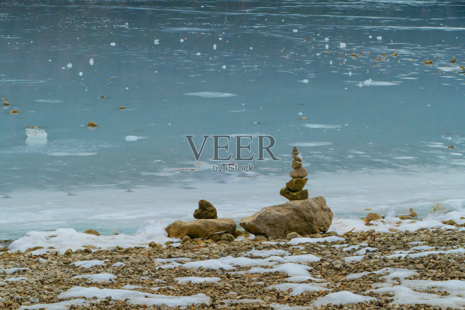 凯恩在冰湖上照片摄影图片