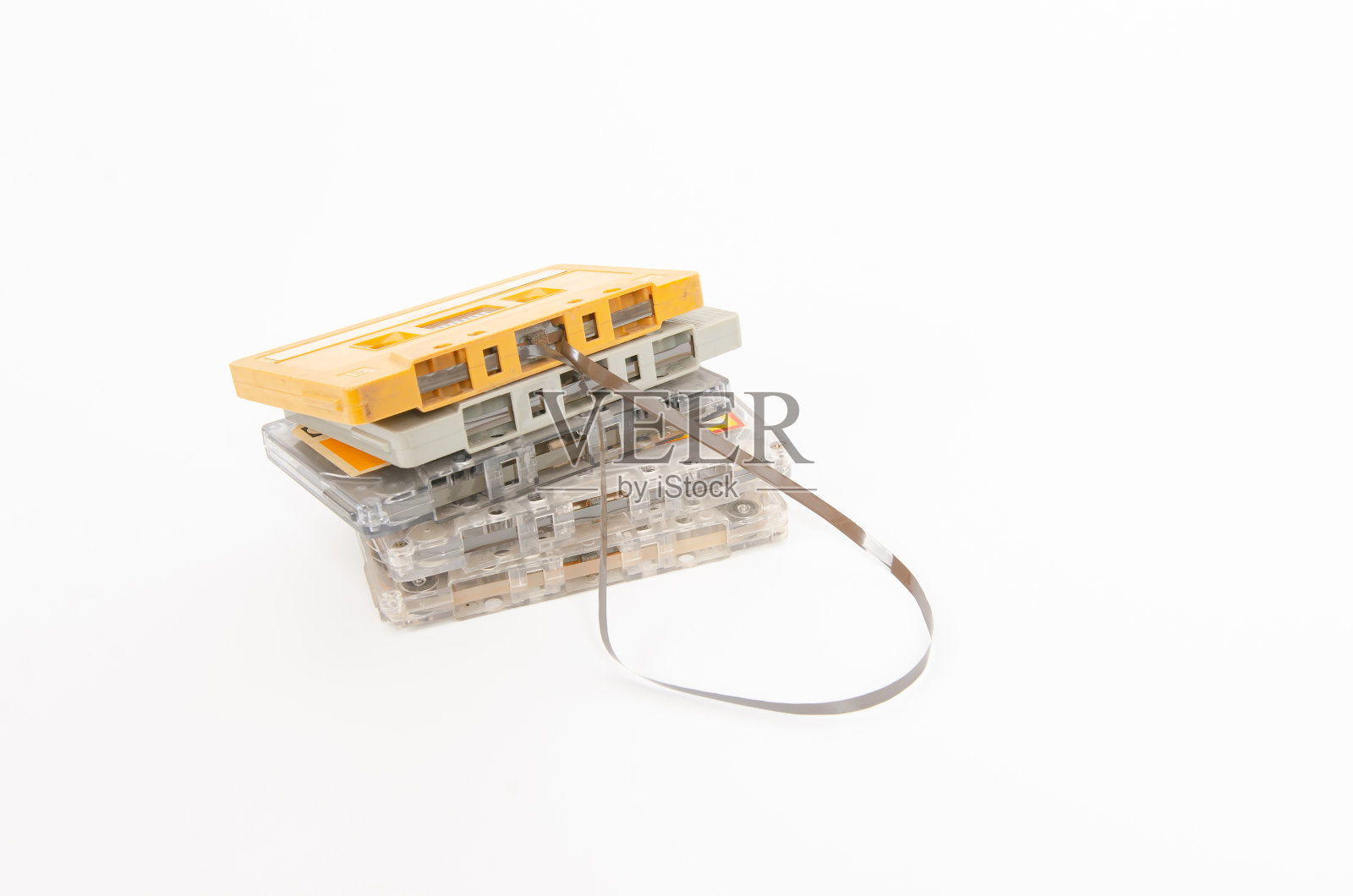 白色背景的旧卡式磁带照片摄影图片