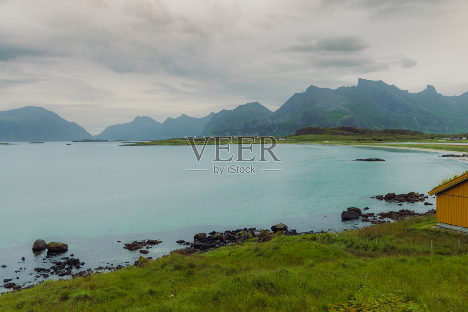 挪威罗弗敦群岛的夏季乡村风景照片摄影图片