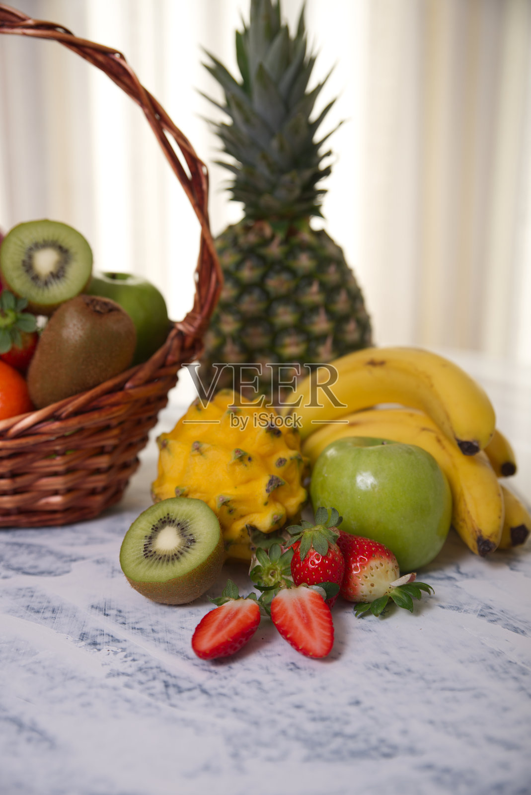 什锦果篮。照片摄影图片