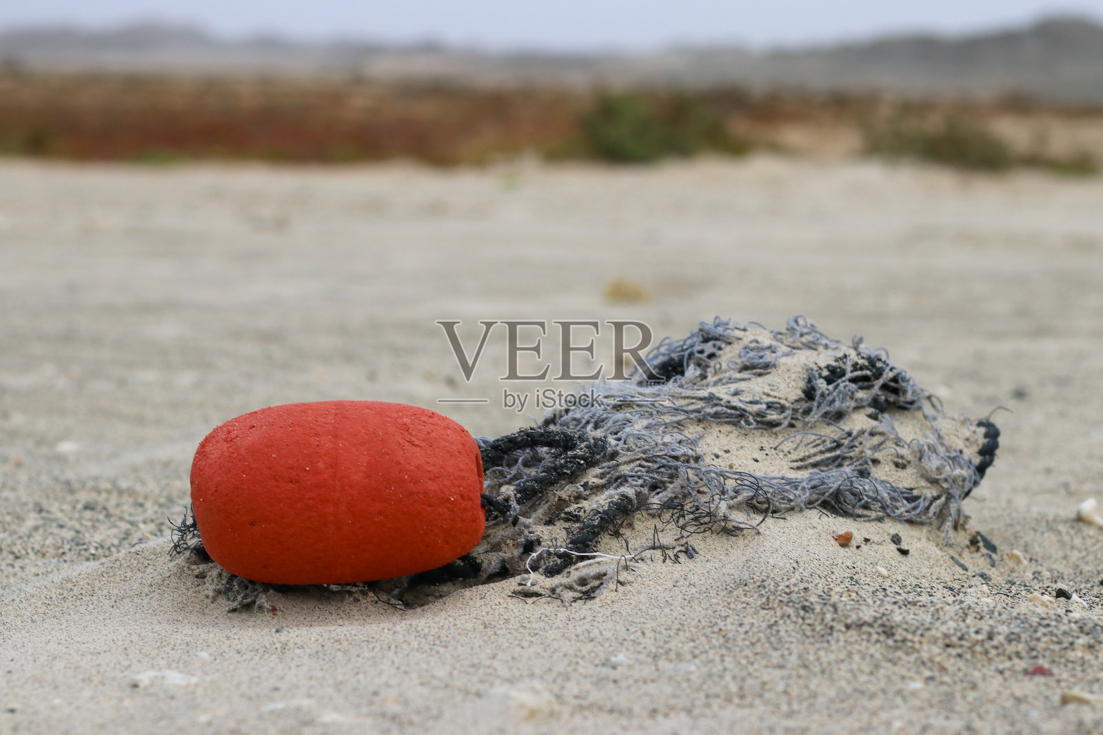 阿曼的马西拉岛。荒岛的景观和细节。粗糙的沙子和气候,大海和炎热的天气。照片摄影图片