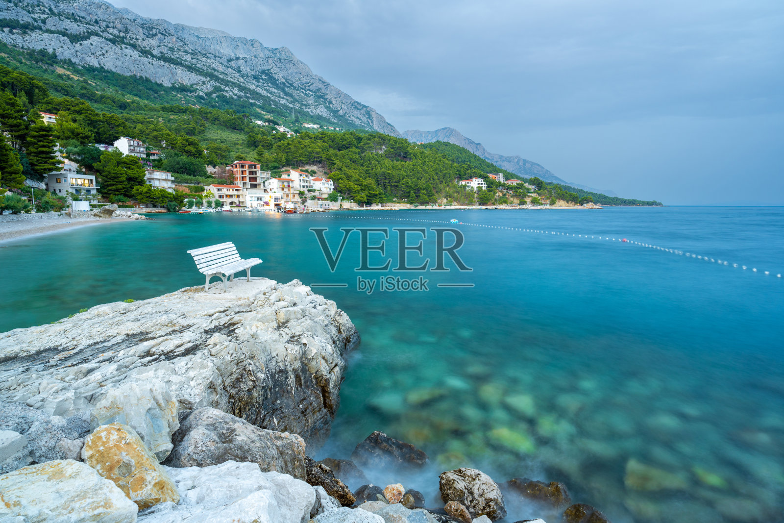 克罗地亚达尔马提亚马卡斯卡里维埃拉的布雷拉的夜晚照片摄影图片