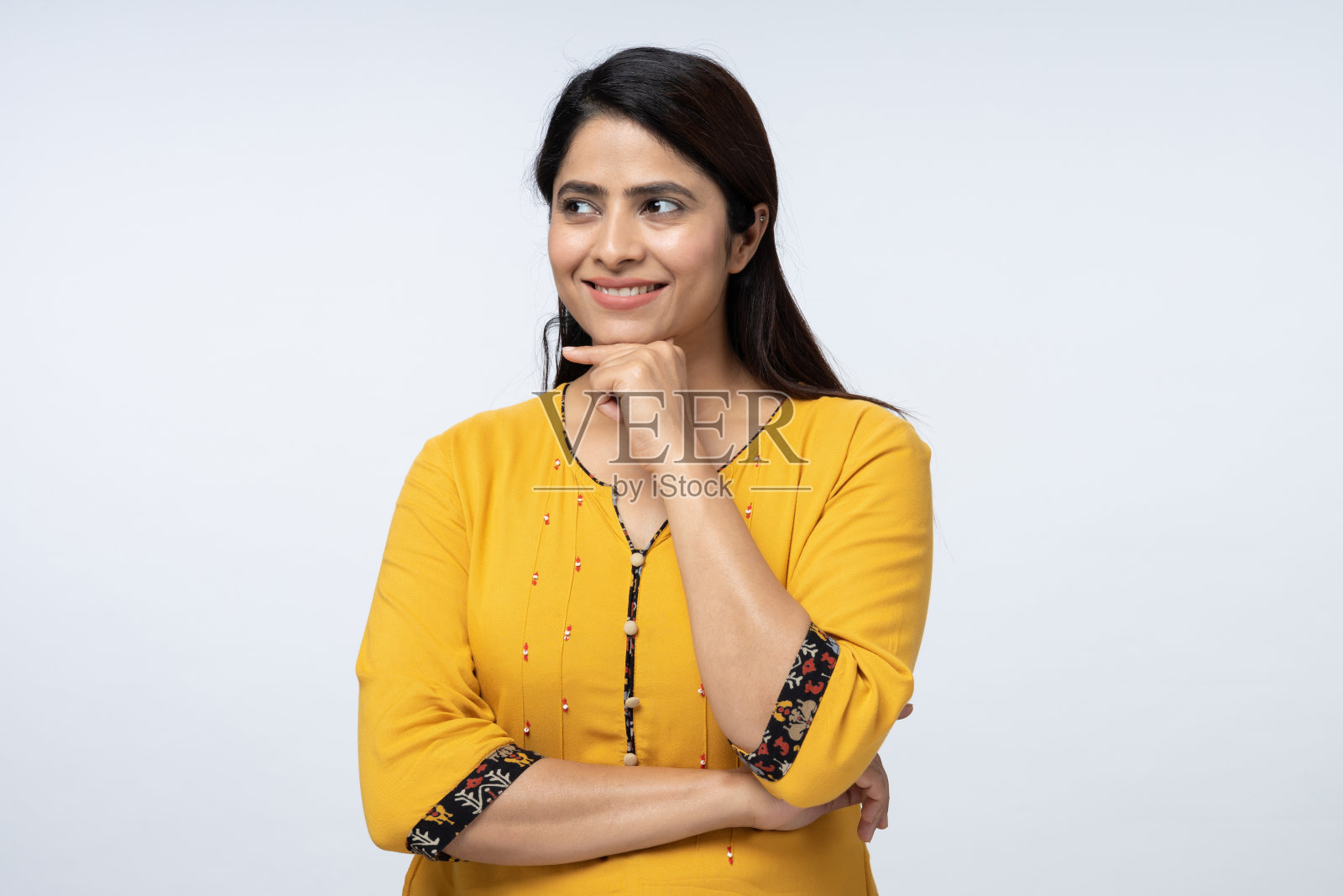 年轻的印度妇女的肖像在白色背景的股票照片照片摄影图片