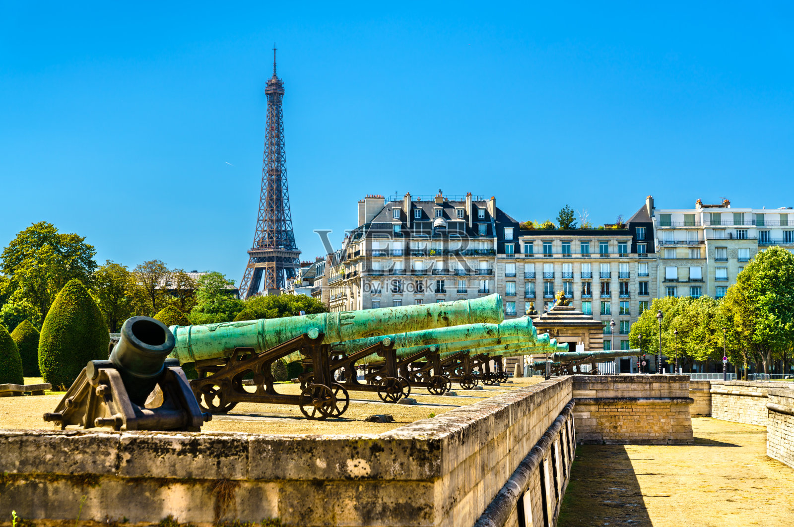 法国巴黎荣军院的历史大炮照片摄影图片