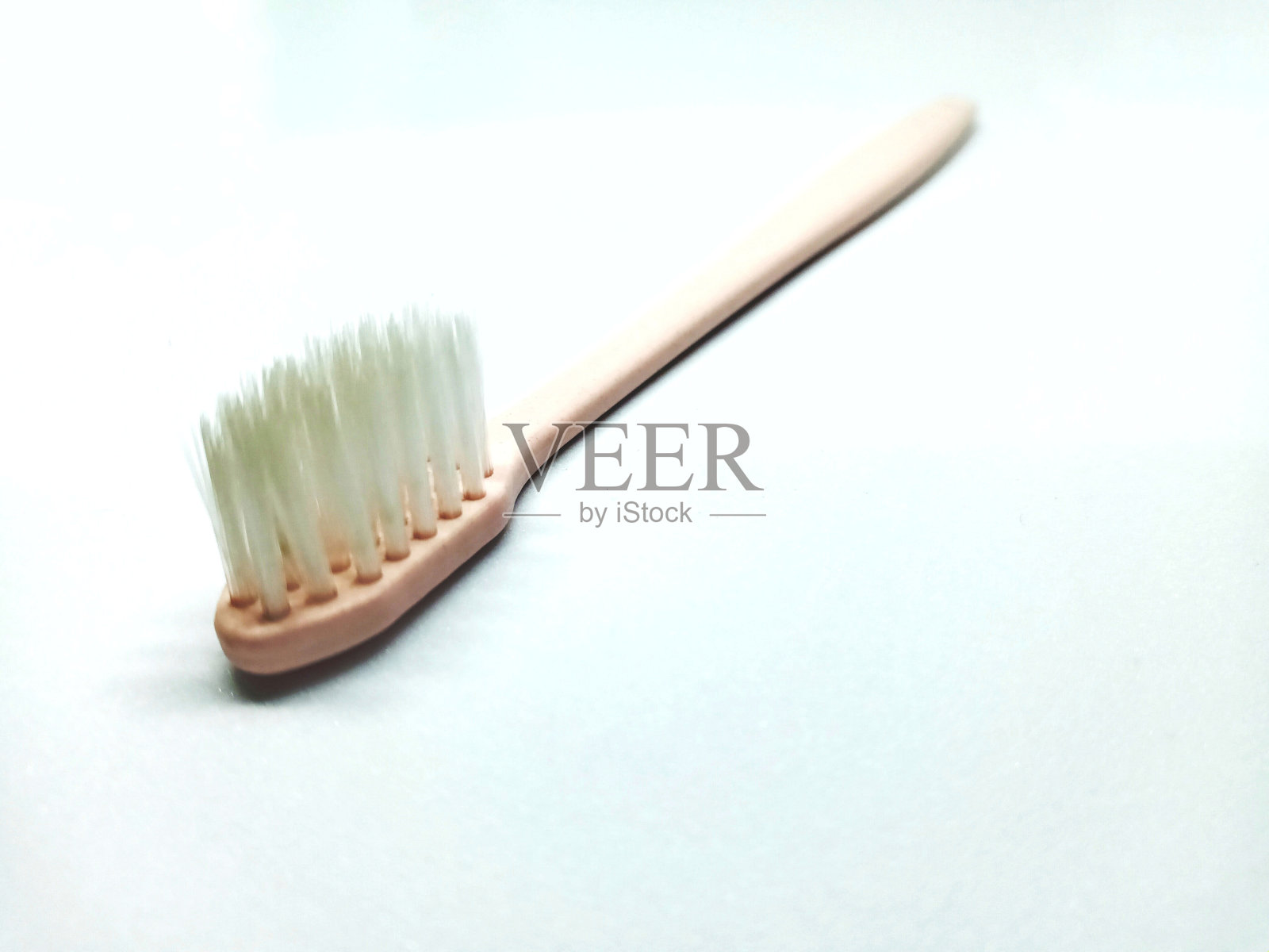 白色背景的儿童牙刷照片摄影图片