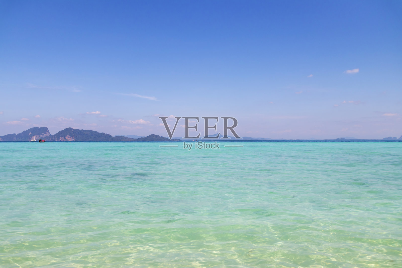 天堂海滩真是个宁静的地方。在泰国庄的Koh Kradan,清澈的海水和一个非常有趣的浮潜礁。照片摄影图片