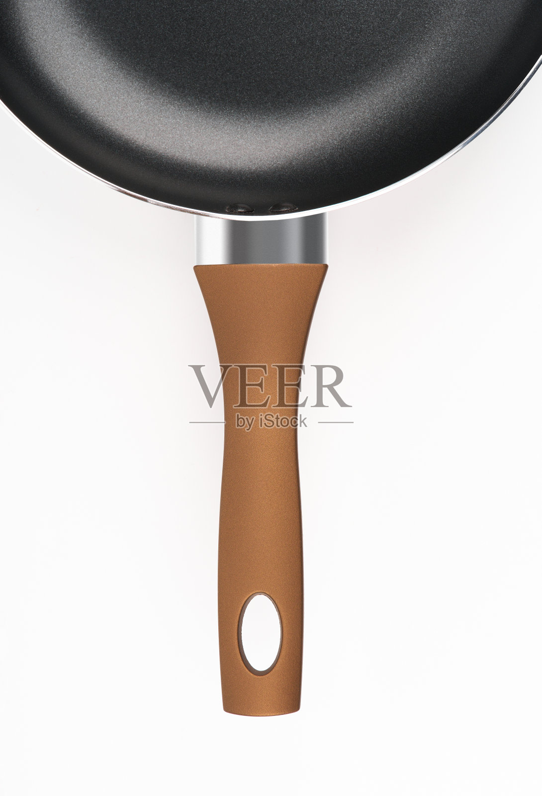 白色背景上的新款黑色平底锅照片摄影图片