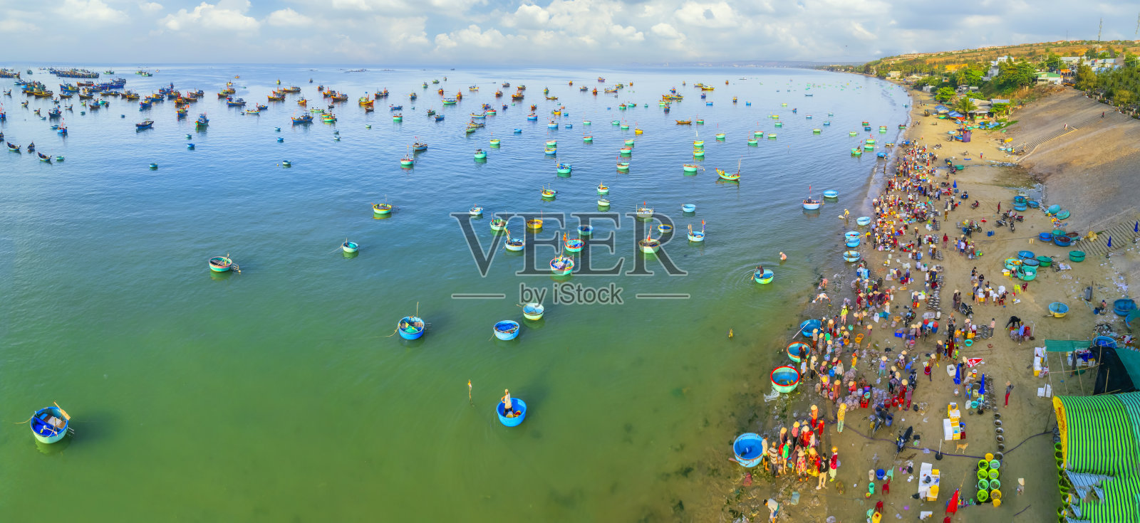 从上面看梅内鱼市照片摄影图片