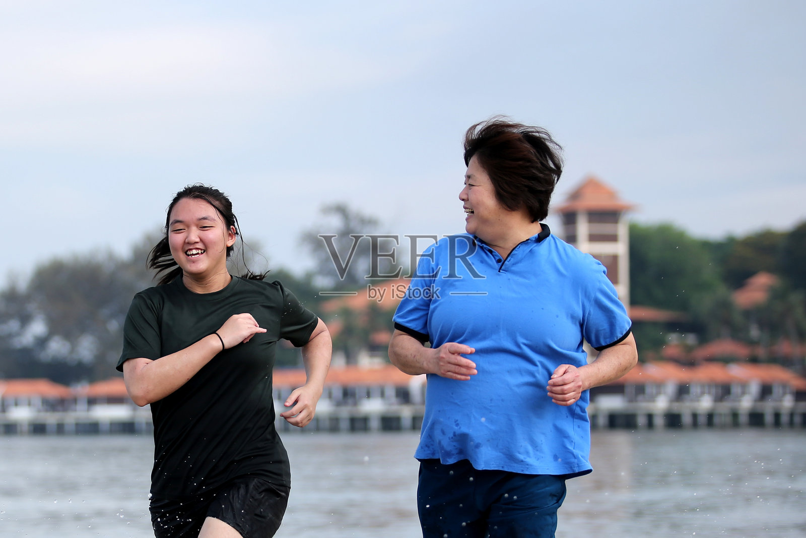 一起锻炼身体照片摄影图片