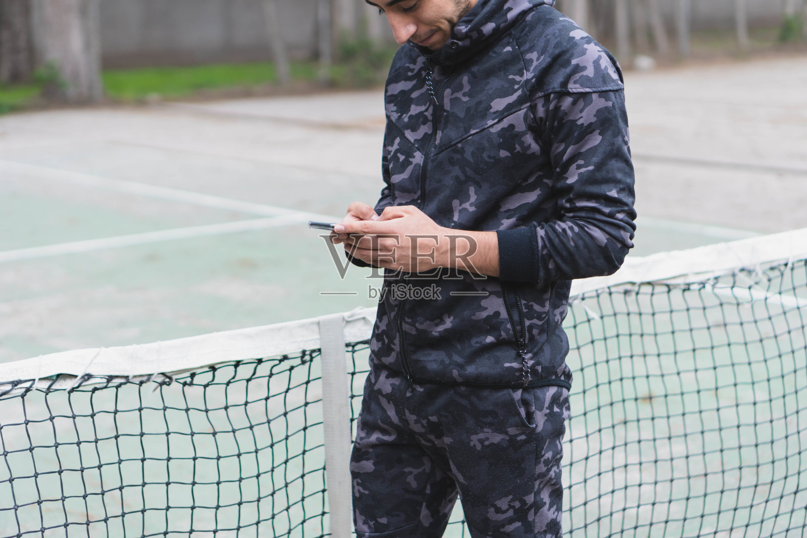 一个年轻男性的特写镜头照片摄影图片