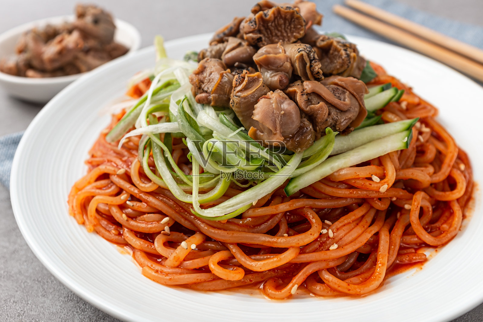 海螺拌面照片摄影图片