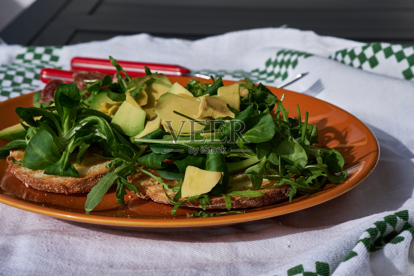 鳄梨沙拉照片摄影图片