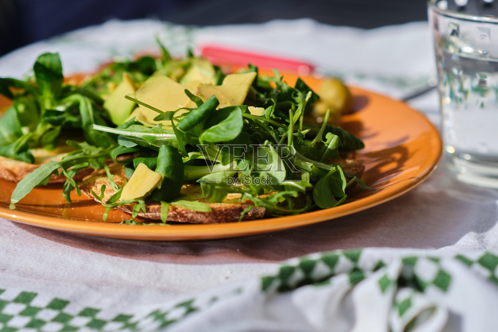 鳄梨沙拉照片摄影图片
