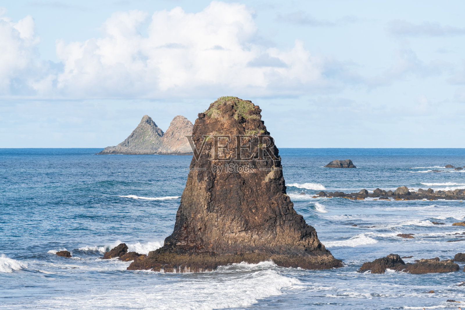 特内里费岛贝尼霍海滩上的熔岩岩层照片摄影图片