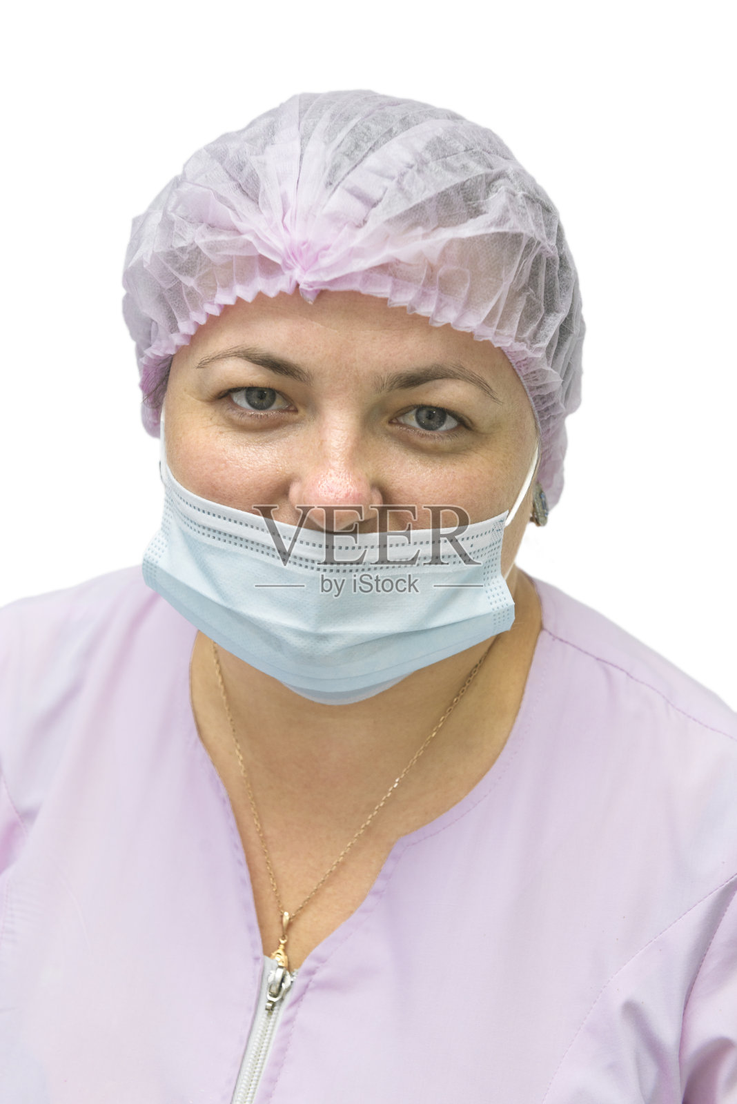 戴着医用口罩的女医生看着镜头照片摄影图片